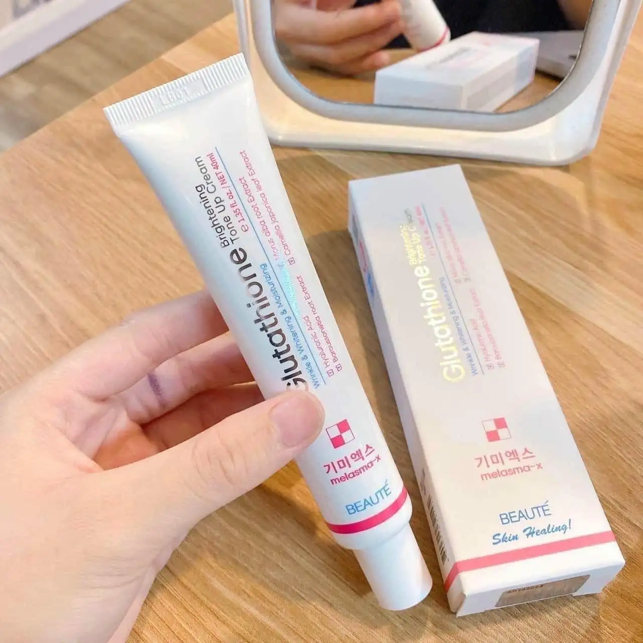 Glutathione Brightening Tone Up Cream ১ টি